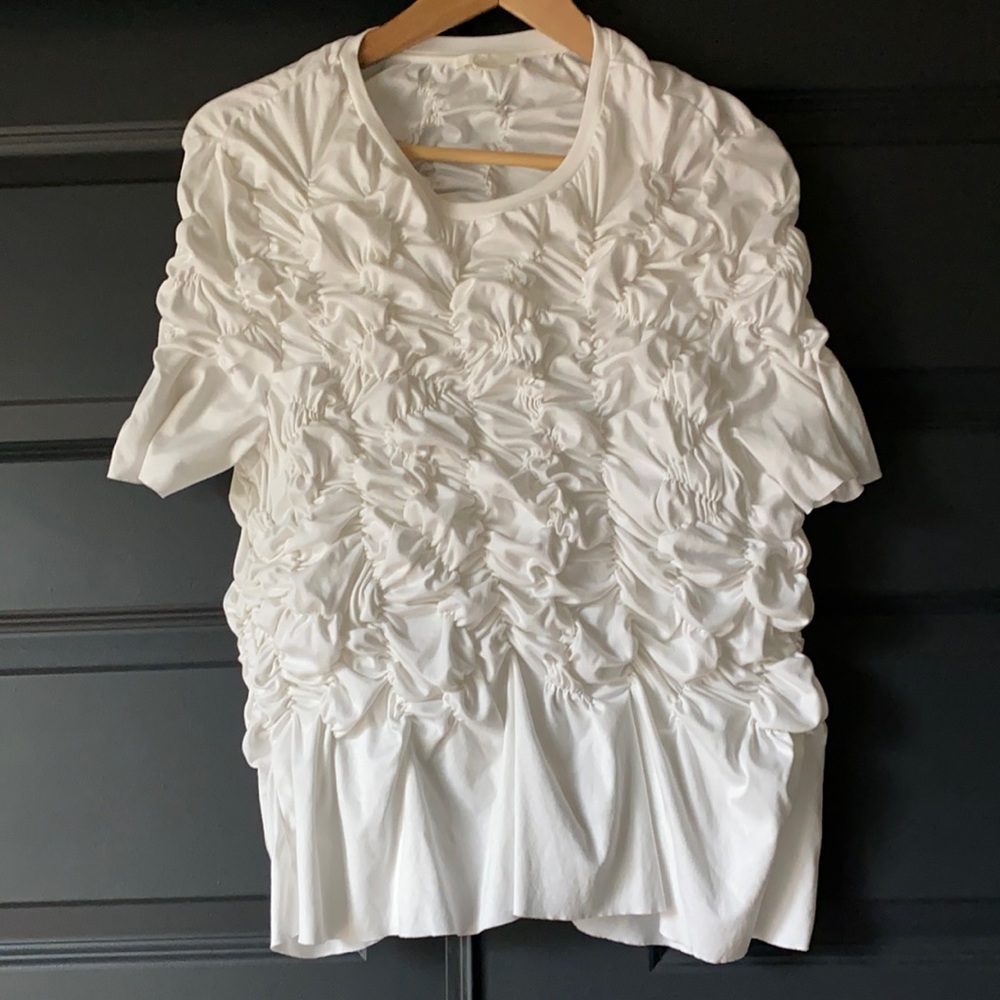COS white t-shirt with incredible detail. Size M.